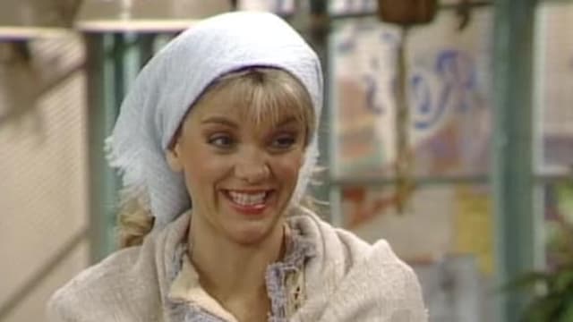 S02:E22 - The Housekeeper