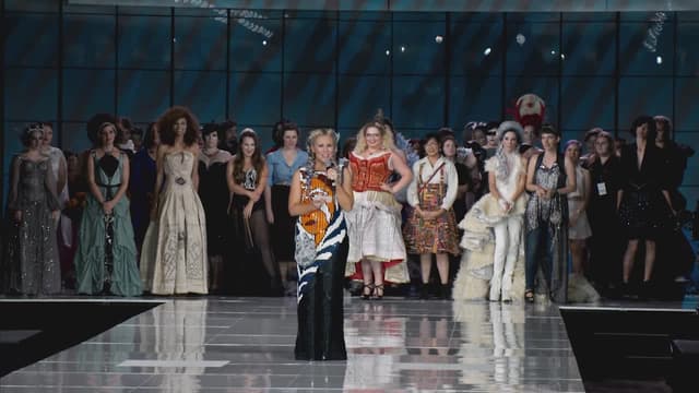 S01:E11 - Fandom Hits the Runway