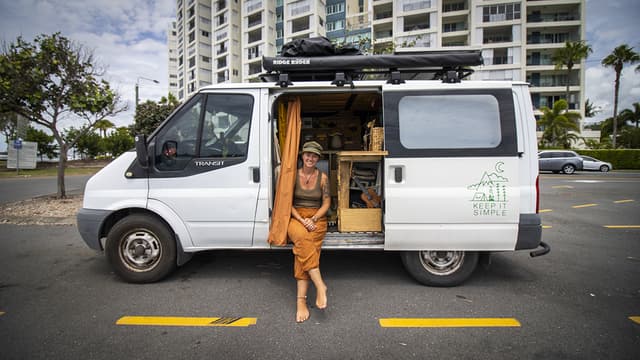 S01:E01 - Vayda & Shania