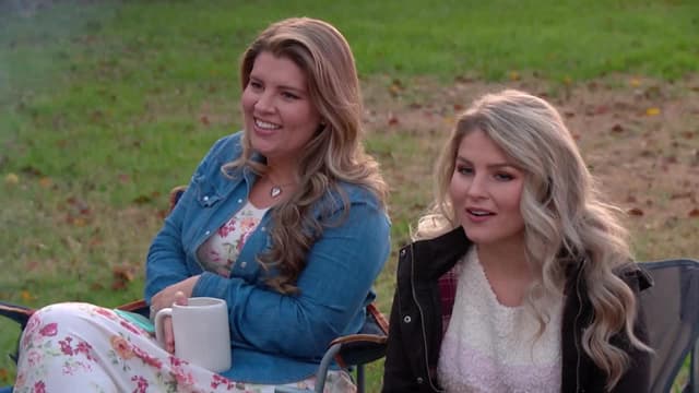 S10:E04 - ‘Tis the Season for Surprises