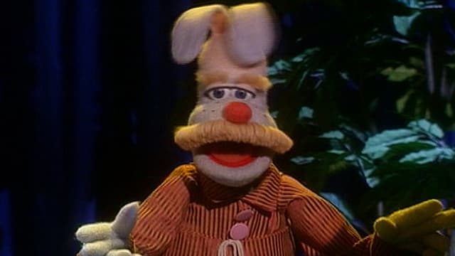 S01:E33 - The Candy Doll