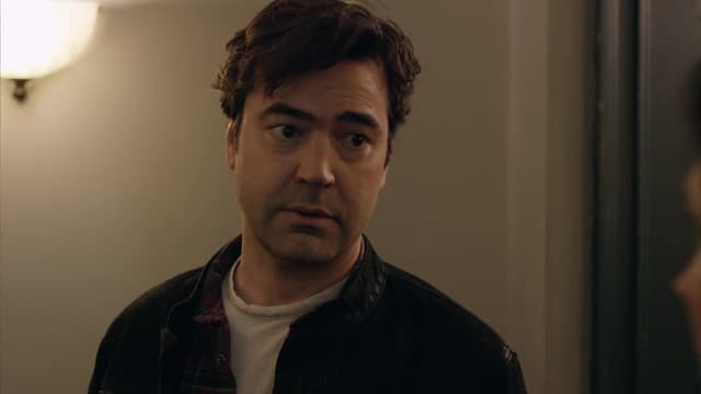 S01:E01 - A Girl in Trouble Is a Temporary Thing