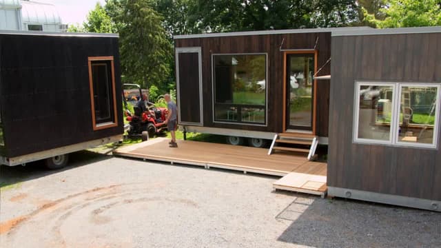 Watch Tiny House, Big Living S06:E09 - Tiny Tech Compound - Free TV ...