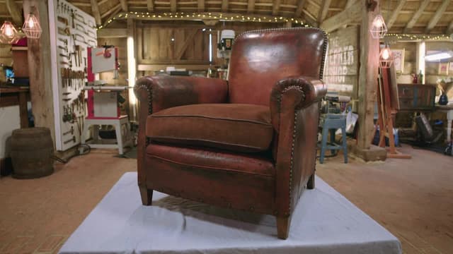 S05:E55 - RAF Hat, Leather Chair, School Deeds