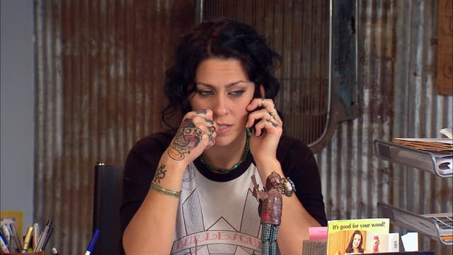 S07:E01 - Train Wreck