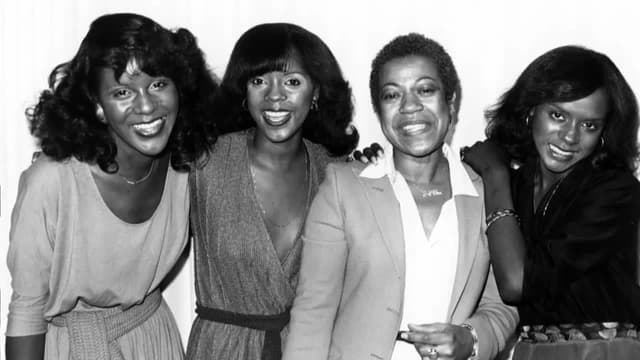 S11:E08 - The Jones Girls