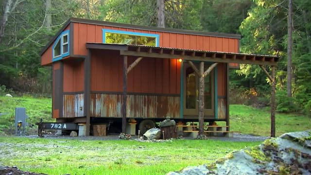 S03:E10 - Inspired to Go Tiny