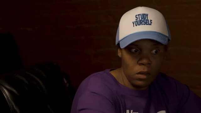 S02:E01 - Glitter City