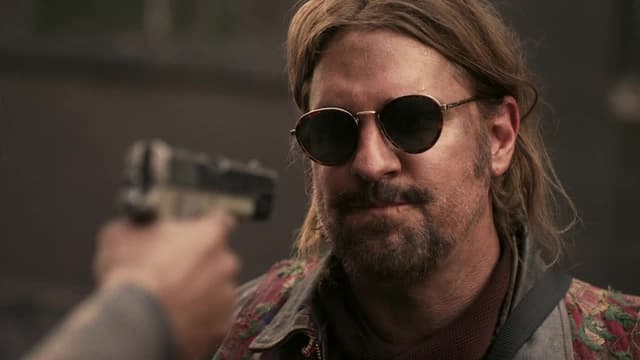 S03:E10 - Corazón De La Oscuridad