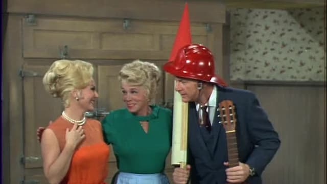 S01:E17 - I Didn't Raise My Husband to Be