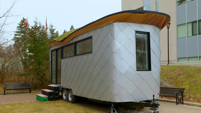 S08:E14 - Funky Futuristic 'Tiny'