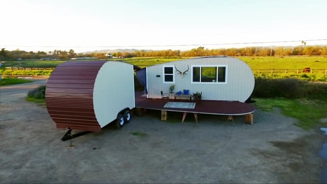 S05:E12 - Tiny Swoop House