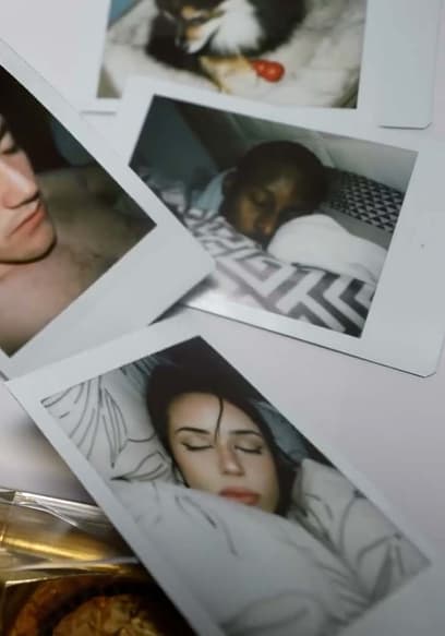 Póster de S01:E02 - They Photographed Us Sleeping