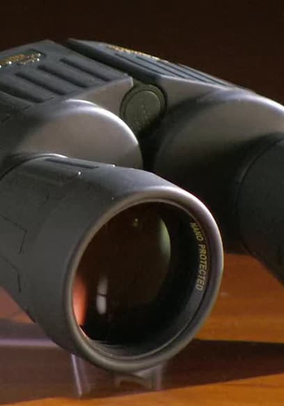 S06:E01 - Binoculars and Sparklers poster