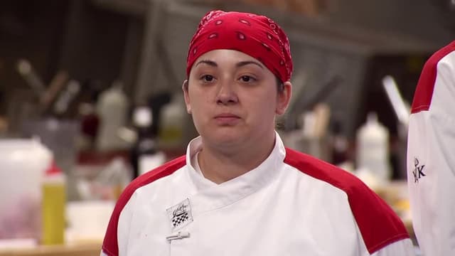 S15:E10 - 9 Chefs Compete