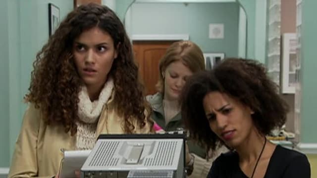 S02:E10 - The Commercial