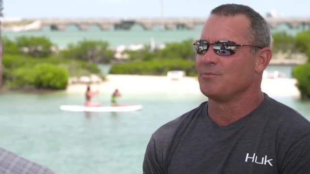 S15:E03 - Flamingo Returns