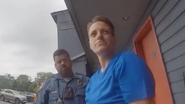 S01:E03 - Store Thieves