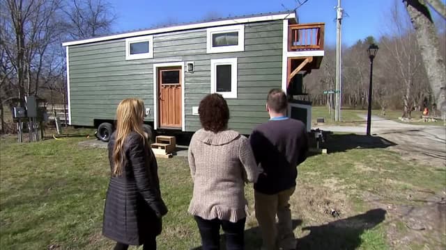 S03:E18 - Building Their Own Tiny Home