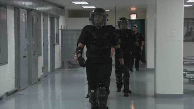 S01:E36 - Phone Fight