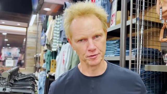 S04:E13 - Surprise With Taylor Swift