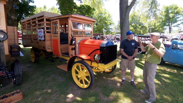 S23:E05 - Espectáculo del club de camiones antiguos de America