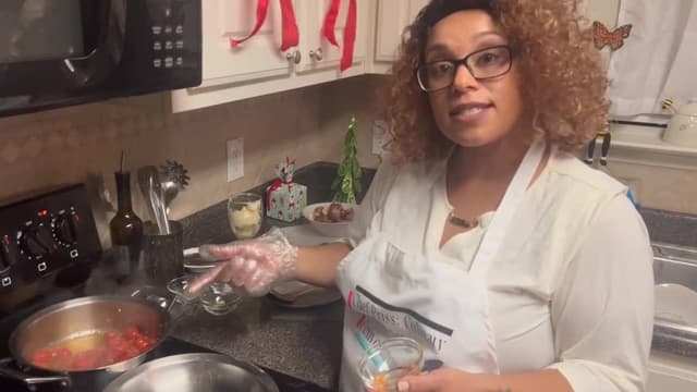 S01:E01 - Jell-O Mousse Pie & Shrimp Scampi