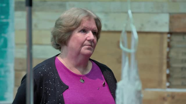 S01:E12 - Moped / Butterchrun / Swimming Medals / Wedding Dress