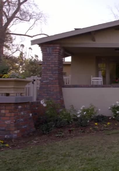 S02:E13 - 1927 Arts and Crafts Bungalow poster