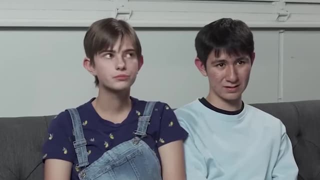 S09:E08 - High School Students Try to Decide Who Gets $1,000 / I Tried 5-Minute Crafts