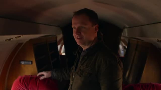 S06:E08 - The King at Roswell