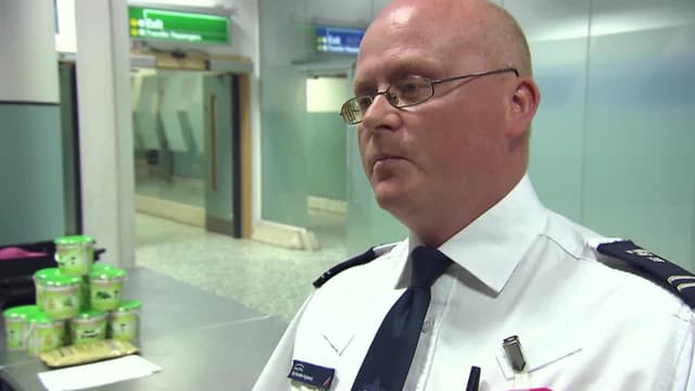 S03:E04 - Red-Handed