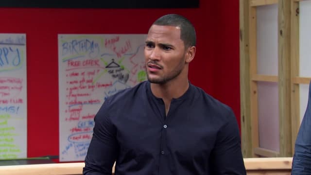 S03:E12 - The Bus Station