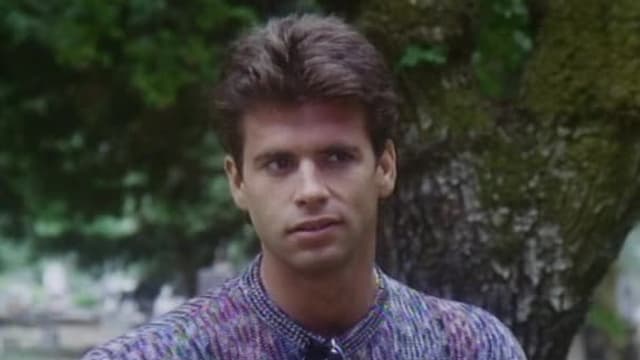 S05:E01 - The Phoenix