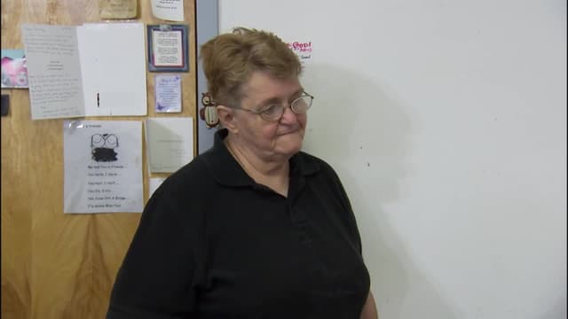 S08:E03 - Apartments and Hoarders