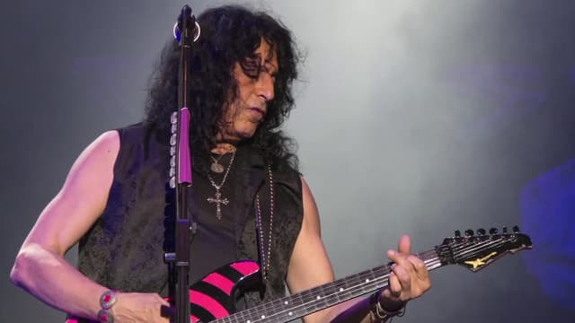 S02:É05 - S02:E05 - Twisted Sister vs. PMRC / David Lee Roth Stories