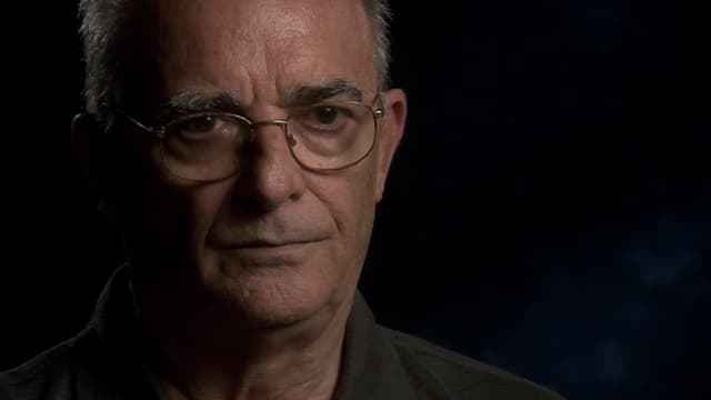 S01:E01 - The Hit