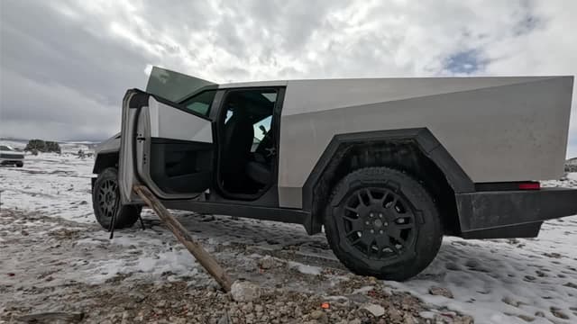 S01:E17 - A Cybertruck vs. Bullets