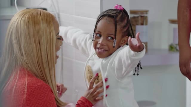 S01:E01 - Welcome to the Mommy Club