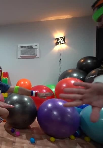S07:E13 - Filling My House With Giant Balls / Turning My House Into a Beach poster