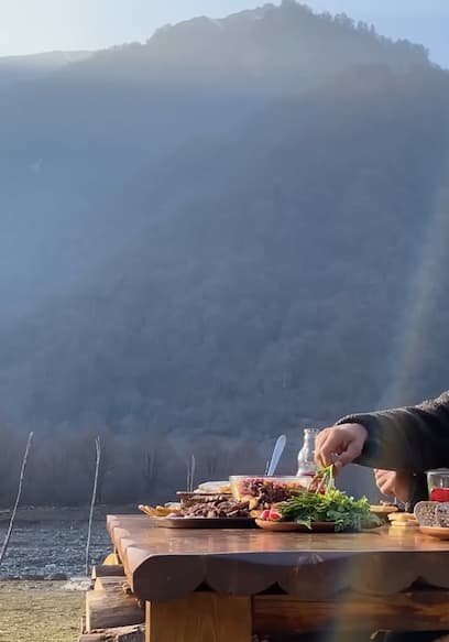 S01:E05 - Fire Roasted Ribs poster