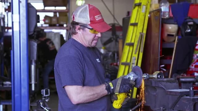 S07:E04 - First Jeep LJ: Wrangler on 42-inch Tires!