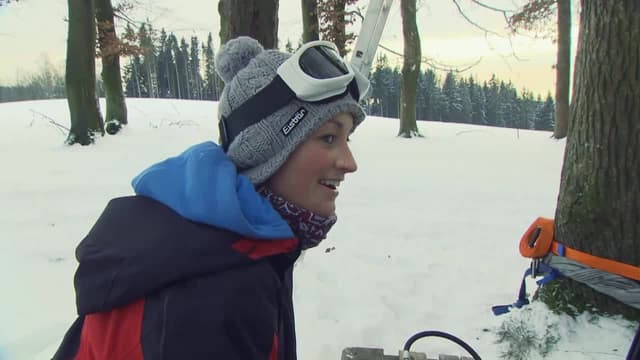 S01:E12 - The White Army