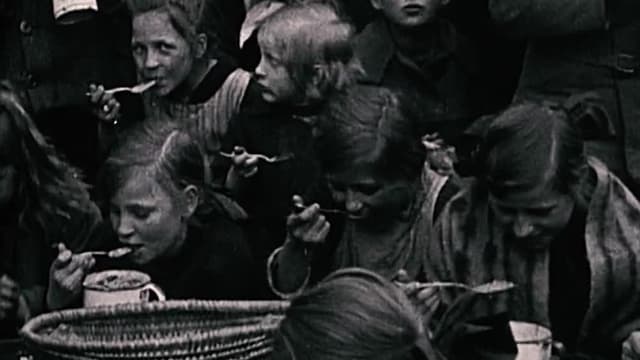 S01:E01 - Financing Evil