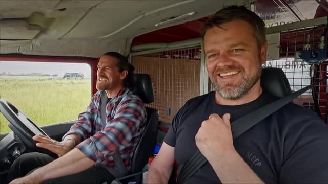 S01:E03 - Mountain Rescue Defender and Autojumble