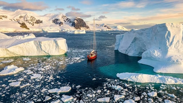 S01:E01 - New Boat, Baja 1000 and Sailing Antarctica