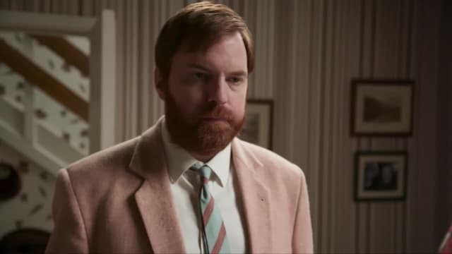 S04:E02 - “Pints, Fights & Poetry”