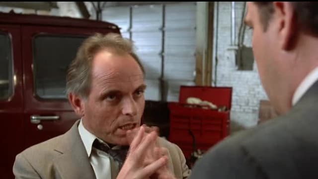 S01:E17 - The Grifters