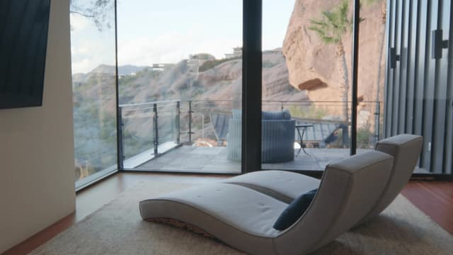 S01:E03 - Scottsdale, Arizona