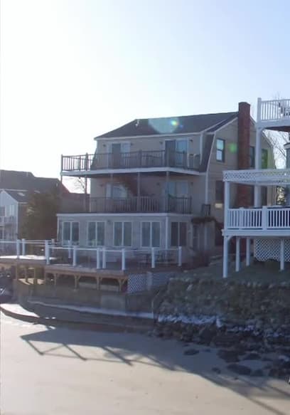 S01:E12 - New England Coastal Home poster